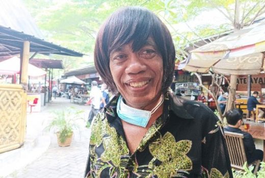 Pak Tarno Masih Jualan Mainan Setelah Sakit Stroke, Makin Laris - GenPI.co
