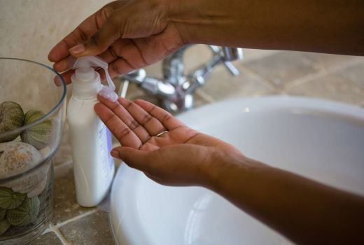 3 Sabun Cuci Tangan dengan Pelembap, Bersih Tanpa Bikin Kulit Kering - GenPI.co