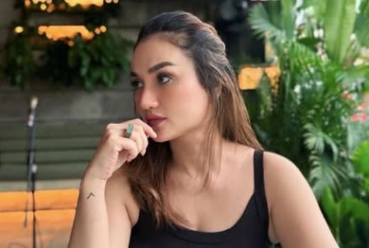 Ogah Cari Pasangan setelah Cerai, Tengku Dewi Putri Fokus Anak - GenPI.co