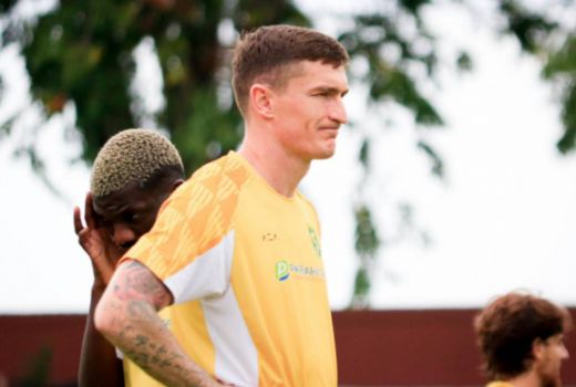 Tanpa Slavko Lawan Semen Padang, Pelatih Persebaya Dipaksa Berpikir Keras - GenPI.co