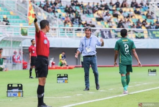 Ngamuk Bali United Kalah, Teco Desak Banyak Wasit Asing Pimpin Liga 1 - GenPI.co