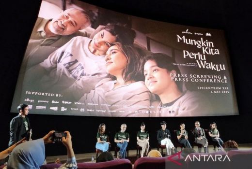 Review Film Indonesia: Mungkin Kita Perlu Waktu Ungkap Orang Tua Narsistik Picu Luka Anak - GenPI.co