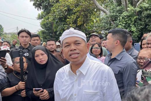 Dedi Mulyadi Jamin Biaya Pendidikan Anak Korban Tewas Ledakan Amunisi di Garut - GenPI.co
