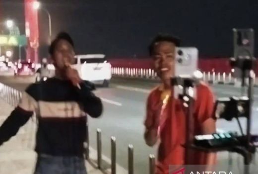 Ganggu Lalu Lintas, Konten Kreator Dilarang Live Streming di Jembatan Ampera - GenPI.co