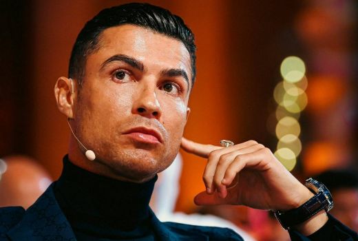 Cristiano Ronaldo Jadi Atlet dengan Gaji Tertinggi, 2 Kali Lipat dari Lionel Messi - GenPI.co