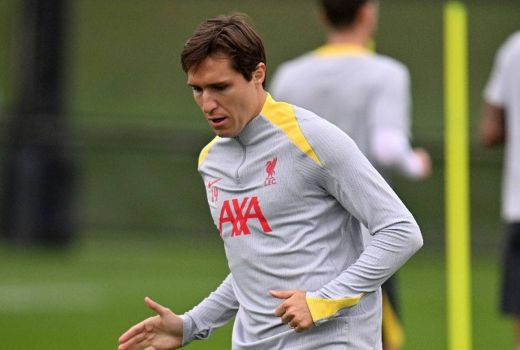 Arne Slot Sebut Federico Chiesa Punya Masa Depan di Liverpool - GenPI.co