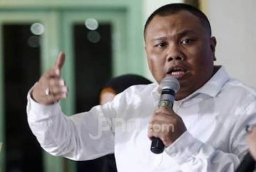 Jokowi dan Gibran Butuh Partai Mumpuni, Disebut Lebih Cocok ke Golkar - GenPI.co