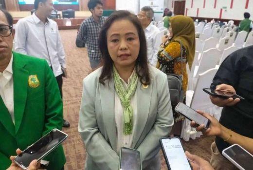 Jokowi Tak Wajib Buktikan Ijazahnya Asli, UGM Disebut Bisa Selesaikan Polemik - GenPI.co