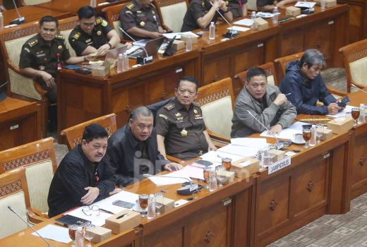 Penjagaan TNI di Kejaksaan Disorot DPR RI, Singgung Situasi Darurat - GenPI.co