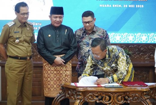 Gubernur Herman Deru Dorong Percepatan Pembangunan Jalan Khusus Batu Bara dan 5 Flyover di Muara Enim - GenPI.co
