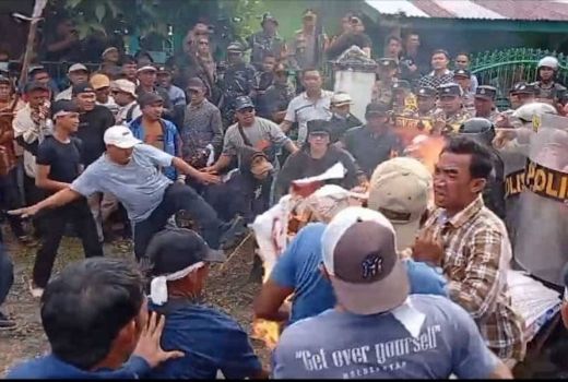 Demo Pilkada Bengkulu Selatan Ricuh, Bawaslu Disebut Mengundang Kegaduhan - GenPI.co