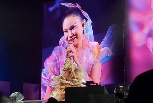 Konser Tunggal, Rossa Ingatkan Penggemar soal Perjuangan - GenPI.co