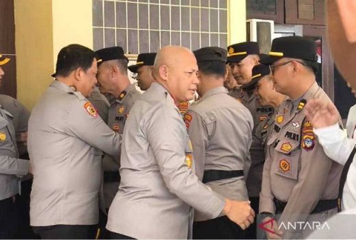 6 Polisi Positif Narkoba, Dihukum Olahraga dan Salat 5 Waktu di Musala - GenPI.co