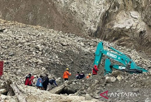 Polisi Selidiki Longsor Gunung Kuda yang Tewaskan 14 Orang, Ada Dugaan Kelalaian - GenPI.co