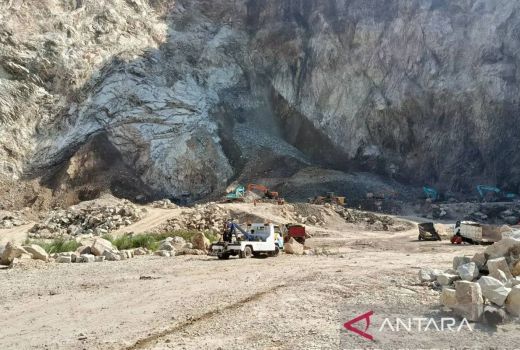 11 Korban Longsor Gunung Kuda Belum Ditemukan, Tim Gabungan Kerahkan Alat Berat - GenPI.co