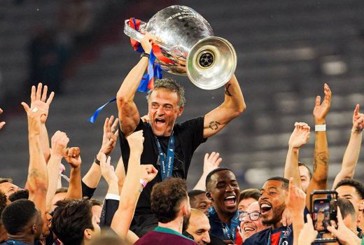 Barcelona dan PSG Jadi Bukti Luis Enrique Pelatih Spesialis Treble Winner - GenPI.co