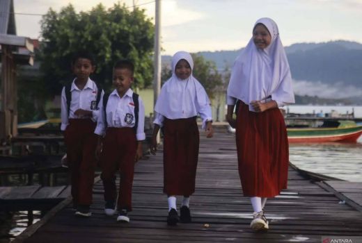 DPR RI Minta Dedi Mulyadi Kaji Ulang Aturan Jam Masuk Sekolah Pukul 06.00 - GenPI.co