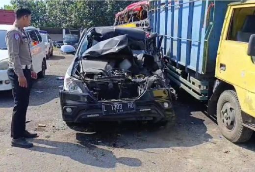Innova Tabrak Truk di Tol Jomo, 3 Orang Meninggal - GenPI.co