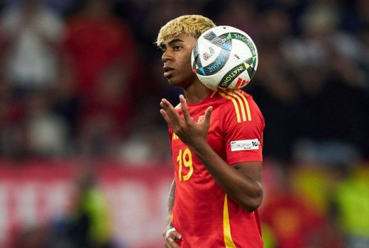 Lamine Yamal Tidak Akan Raih Ballon d'Or 2025, Kata Cristiano Ronaldo - GenPI.co