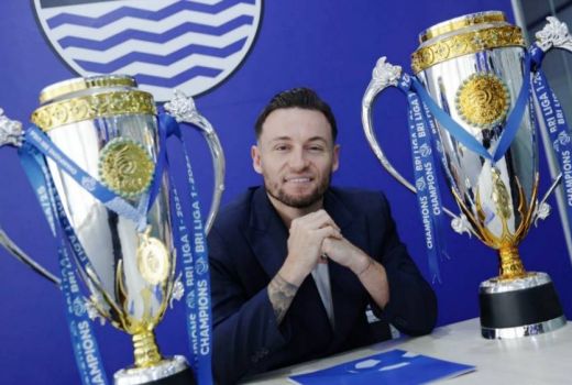 Bobotoh Bisa Tenang! Marc Klok Resmi Perpanjang Masa Bakti di Persib hingga 2027 - GenPI.co
