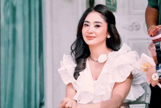Salah Nyanyikan Lagu Pica-Pica, Dewi Perssik Makin Ramai Job - GenPI.co
