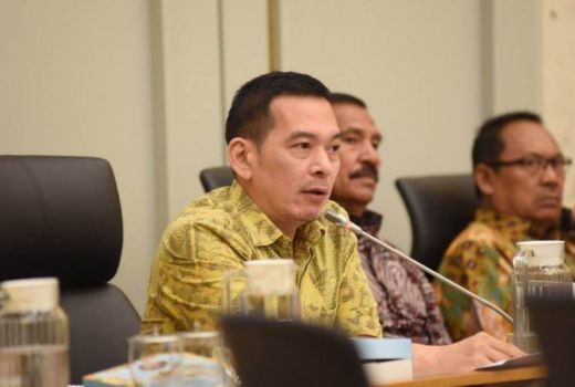 DPR RI Desak Investigasi Agar Pemberi Izin Tambang Nikel di Raja Ampat Diproses - GenPI.co