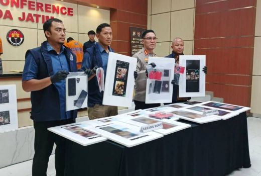 Sebar Konten Asusila, Admin dan Anggota Grup Gay di FB dan WA Ditangkap Polisi - GenPI.co