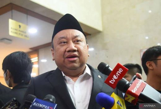 DPR RI Bakal Cecar Fadli Zon soal Penyangkalan Perkosaan Massal Tragedi Mei 1998 - GenPI.co