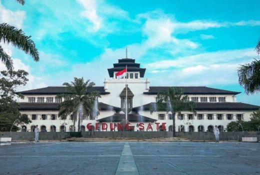 Pemprov Jawa Barat Minta Kabupaten dan Kota Nurut, Rapat di Hotel Masih Dilarang - GenPI.co
