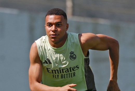 Penyakitnya Makin Parah, Kylian Mbappe Dibawa ke Rumah Sakit - GenPI.co