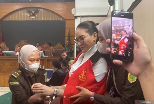 Ribut dengan Reza Gladys, Nikita Mirzani Berharap Hukum Tegak Lurus - GenPI.co