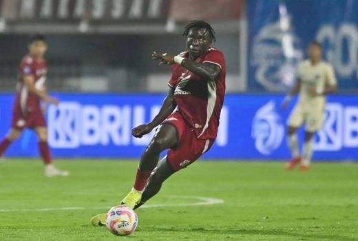 Madura United Ogah Gonta-ganti Striker, Balotelli Diharap Gacor - GenPI.co