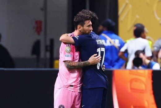 Lionel Messi Dibantai PSG, Luis Enrique: Ini Bersejarah - GenPI.co