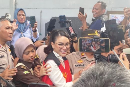 Tangan Diborgol, Nikita Mirzani Sebut JPU Tidak Cermat - GenPI.co