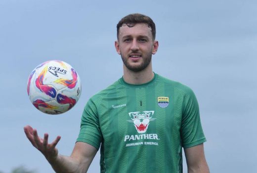 Puji Przybek, Pelatih Kiper Persib: Ganteng Tak Penting Asal Jago Jaga Gawang - GenPI.co