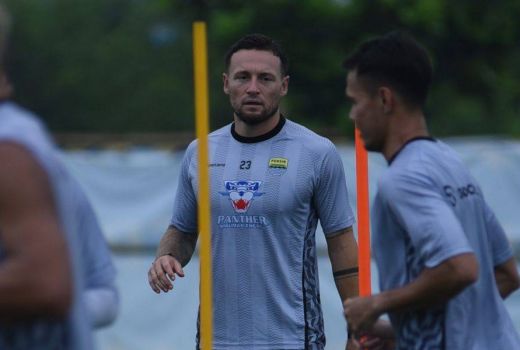 Merasa Cinta Terbalas, Marc Klok Ingin Pensiun di Persib - GenPI.co
