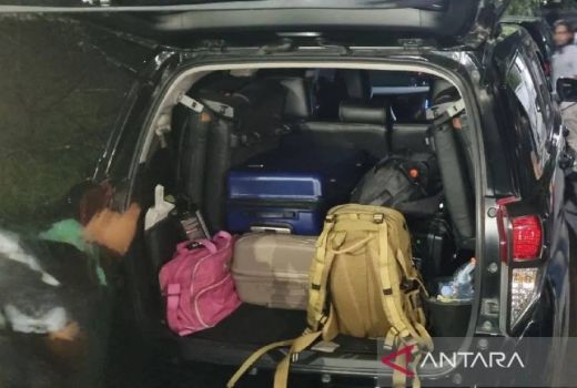 KPK Sisir Rumah & Kantor Dinas PUPR Mandailing Natal Bawa 3 Koper, Apa Isinya? - GenPI.co
