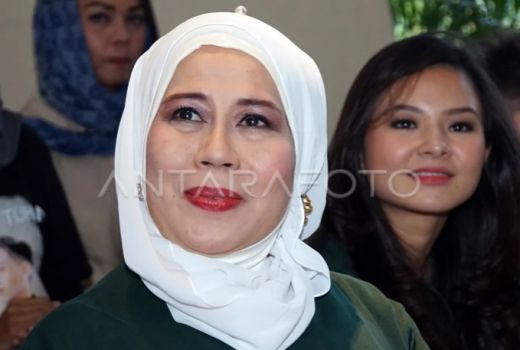 Mata Kanan Tidak Bisa Melihat, Dewi Yull Sarankan Publik Cek ke Dokter - GenPI.co