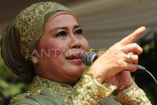 Ikhlas Mata Kanan Tidak Berfungsi, Dewi Yull Tetap Bersyukur - GenPI.co