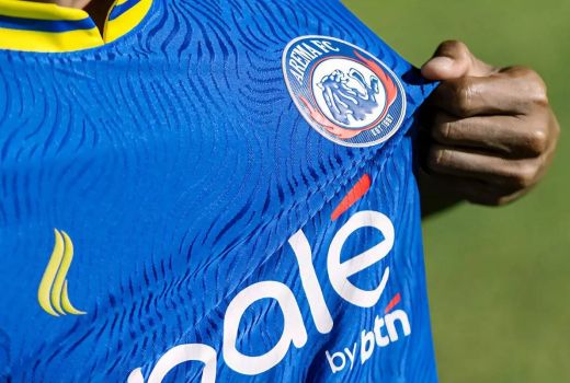 Arema FC Rilis Jersei Baru Dominan Warna Biru, Usung Era Emas 2006 - GenPI.co