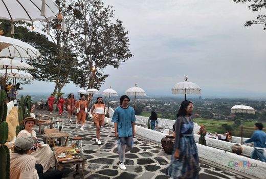 Bai Populo Gelar Fashion Show Angkat Isu Global Warming - GenPI.co