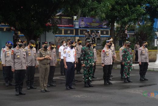 Alhamdulillah, Sambil Amankan Takbiran, Polda Bagi-bagi Bantuan - GenPI.co