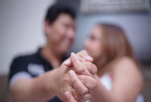Belajar dari The Tinder Swindler, Perhatikan 5 Tips Kencan Online - GenPI.co