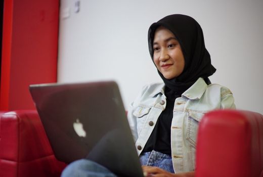 Tips Tampil Kece saat Meeting Daring via Zoom - GenPI.co