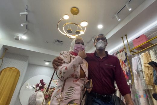 Ferry Irawan KDRT, Pegawai Hotel Lihat Venna Melinda Lari Kondisi Terluka - GenPI.co