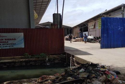 Bupati Harus Turun Tangan, Pabrik Plafon di Pakuhaji Tak Berizin - GenPI.co