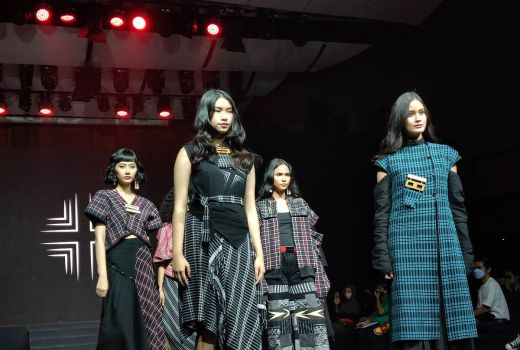 Belasan Desainer Pamerkan Karya Terbaru di Jakarta Fashion Trend - GenPI.co