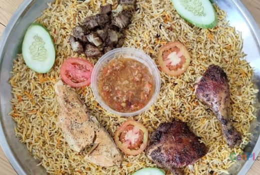 Sensasi Makan Ala Sultan Arab, Nasi Kebuli Bertabur Emas, Cobain - GenPI.co