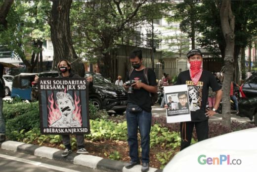 Penggemar SID Gelar Aksi Damai di Pengadilan, Tuntut Jerinx Bebas - GenPI.co