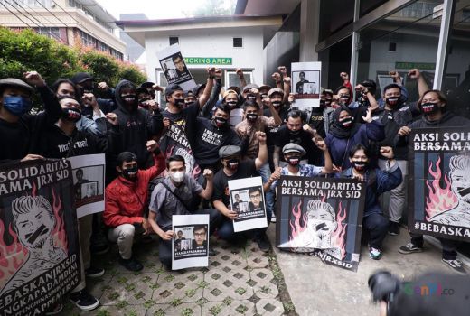 Balas Adam Deni, Fans SID Lanjutkan Aksi Jerinx, 2 Jempol - GenPI.co